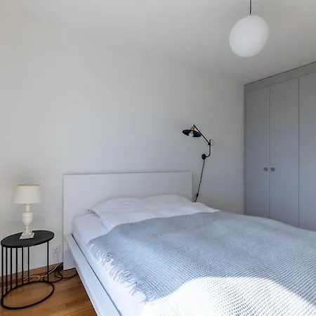 Modern 3bd Apart With Terrace Genève