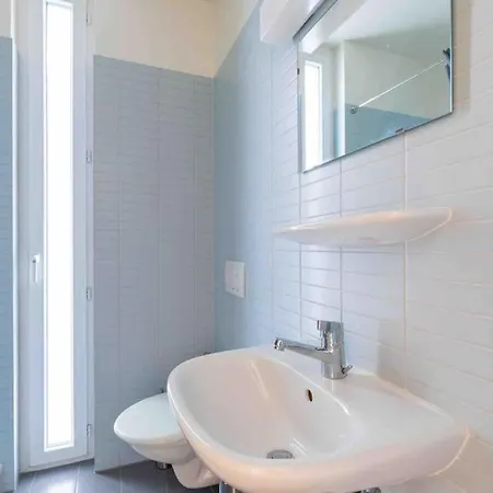 Modern 3bd Apart With Terrace *